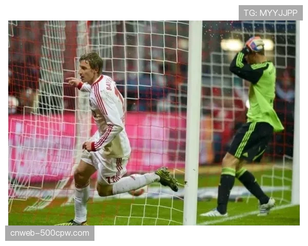 德甲“足球梦想”公益活动走进社区,百名儿童参与训练课 德甲“足球梦想”公益活动走进社区,百名儿童参与训练课